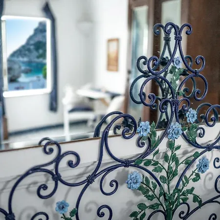 度假居 Magic House On The *