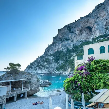 Magic House On The * Capri